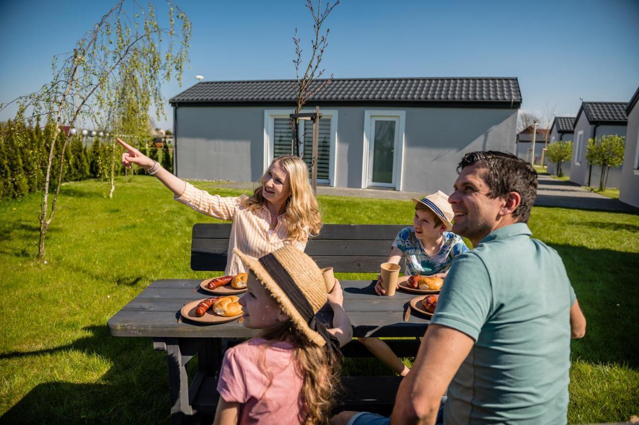 Scandi Village Zator Exterior foto
